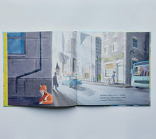 Загрузить изображение в средство просмотра галереи, Лисёнок в городе