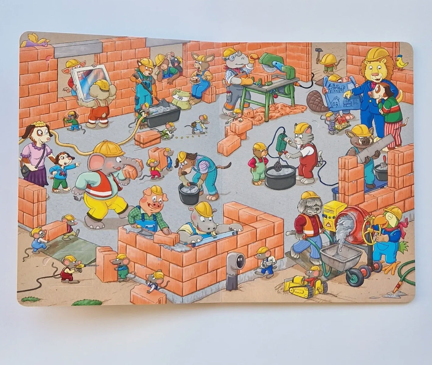 Добро пожаловать на стройку! Виммельбух с окошками