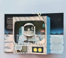 Загрузить изображение в средство просмотра галереи, Луна. Интерактивная книга с объемными иллюстрациями
